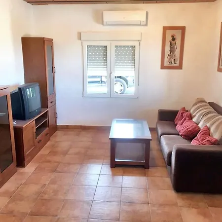 فيلة Charming In With Private Pool And Large Garden *