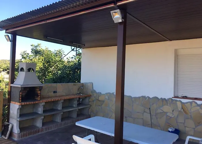 Charming In With Private Pool And Large Garden فيلة