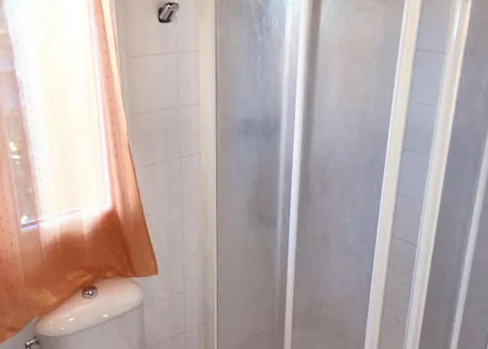 Charming In With Private Pool And Large Garden فيلة كوين