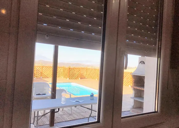 Charming In With Private Pool And Large Garden * كوين